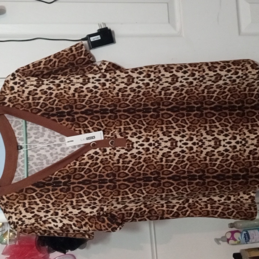 New with tags animal print blouse. Size xxl